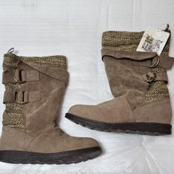 Muk Lucks Sewater Boots. - Picture 2 of 7